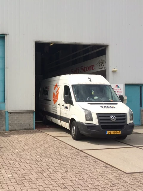 Verhuiswagen van MBI Verhuisservice in Amsterdam